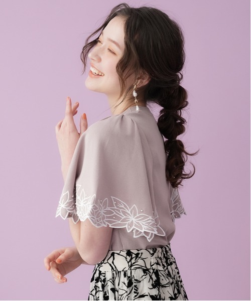 ASTORIA ODIER（アストリアオディール）の「袖刺繍フレアニット（ニット/セーター・レディース・アイボリー/ホワイト×ブラック/ブラック×ホワイト/ブラック/ピンク/ブラウン/モカ/グリーン・MEDIUM）」の8枚目の写真