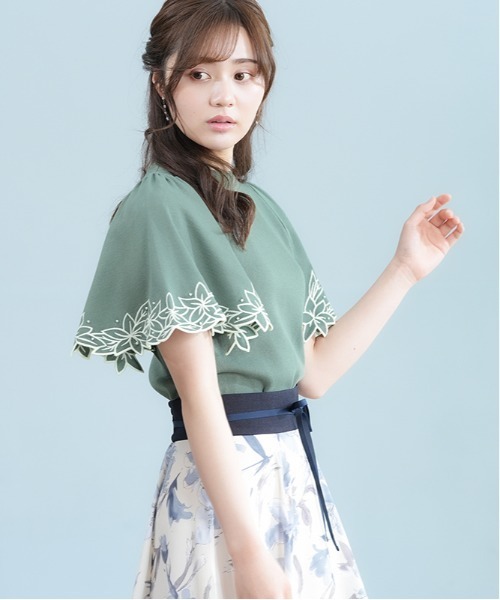 ASTORIA ODIER（アストリアオディール）の「袖刺繍フレアニット（ニット/セーター・レディース・アイボリー/ホワイト×ブラック/ブラック×ホワイト/ブラック/ピンク/ブラウン/モカ/グリーン・MEDIUM）」の7枚目の写真