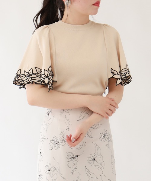 ASTORIA ODIER（アストリアオディール）の「袖刺繍フレアニット（ニット/セーター・レディース・アイボリー/ホワイト×ブラック/ブラック×ホワイト/ブラック/ピンク/ブラウン/モカ/グリーン・MEDIUM）」の11枚目の写真