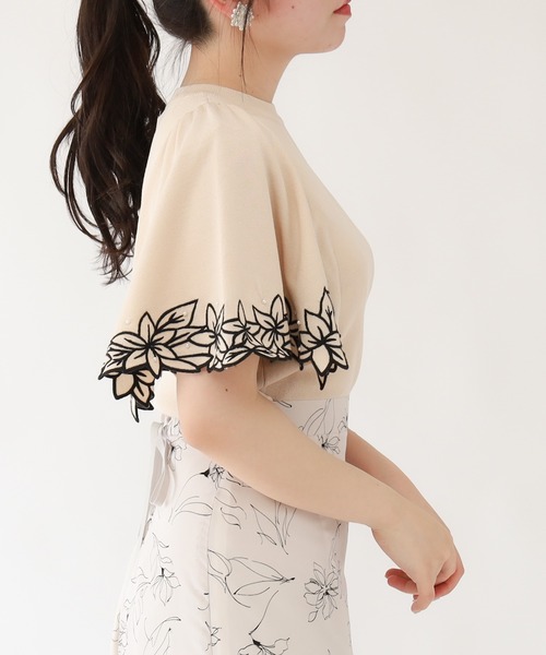 ASTORIA ODIER（アストリアオディール）の「袖刺繍フレアニット（ニット/セーター・レディース・アイボリー/ホワイト×ブラック/ブラック×ホワイト/ブラック/ピンク/ブラウン/モカ/グリーン・MEDIUM）」の17枚目の写真