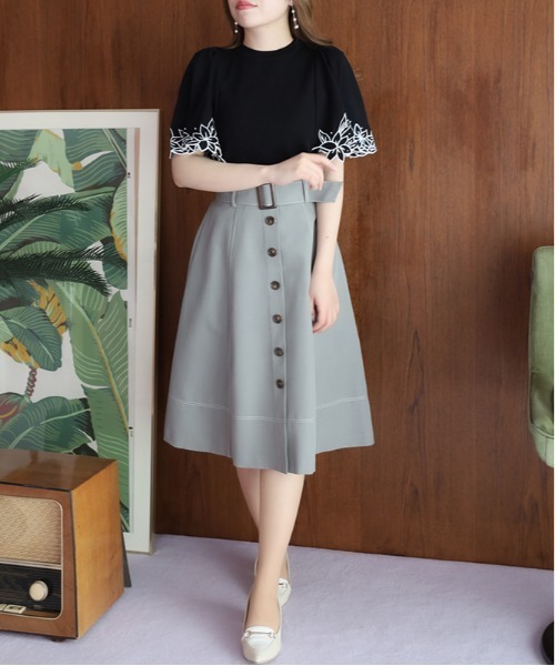 ASTORIA ODIER（アストリアオディール）の「袖刺繍フレアニット（ニット/セーター・レディース・アイボリー/ホワイト×ブラック/ブラック×ホワイト/ブラック/ピンク/ブラウン/モカ/グリーン・MEDIUM）」の18枚目の写真