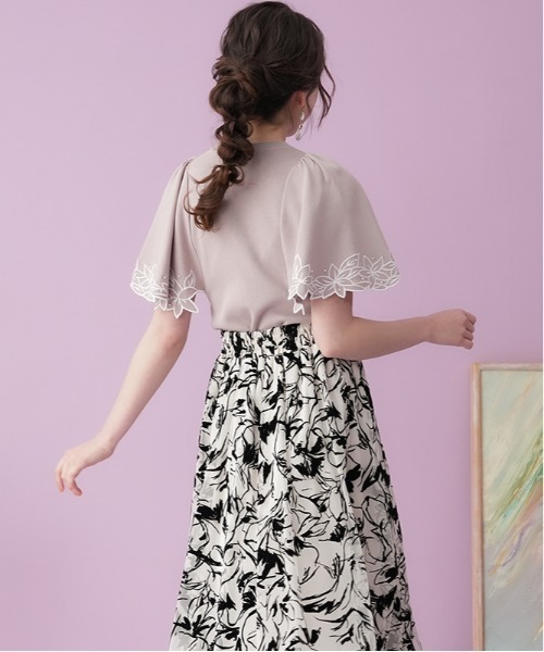 ASTORIA ODIER（アストリアオディール）の「袖刺繍フレアニット（ニット/セーター・レディース・アイボリー/ホワイト×ブラック/ブラック×ホワイト/ブラック/ピンク/ブラウン/モカ/グリーン・MEDIUM）」の13枚目の写真