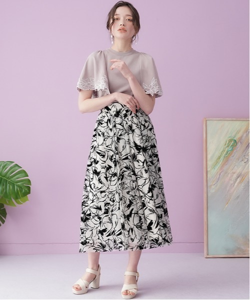 ASTORIA ODIER（アストリアオディール）の「袖刺繍フレアニット（ニット/セーター・レディース・アイボリー/ホワイト×ブラック/ブラック×ホワイト/ブラック/ピンク/ブラウン/モカ/グリーン・MEDIUM）」の9枚目の写真