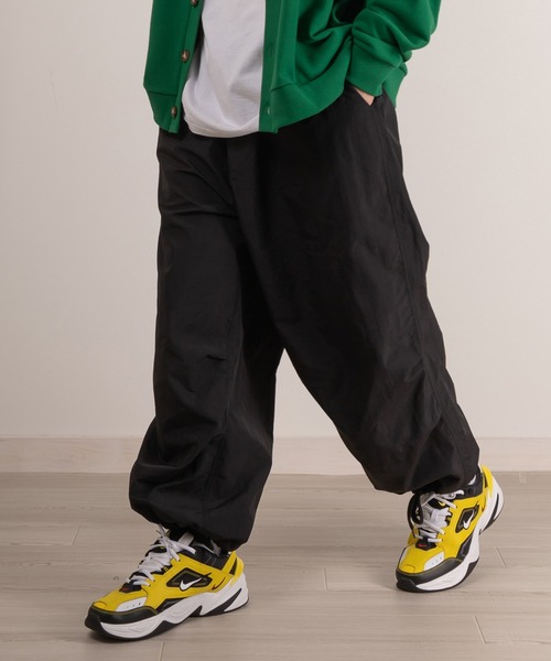 SlashDate(スラッシュデイト)の「ワイドシルエットナイロンカラースノーパンツ/ミリタリーパンツ/パラシュートパンツ/ストリート/ユニセックス(カーゴパンツ・メンズ・グリーン/パープル/ベージュ/イエロー/オレンジ/ブラック/オリーブ/チャコールグレー/オフホワイト・S/M/L)」の3枚目の写真