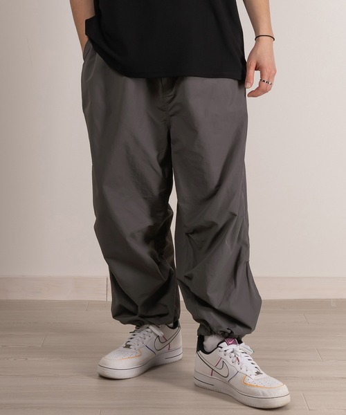 SlashDate(スラッシュデイト)の「ワイドシルエットナイロンカラースノーパンツ/ミリタリーパンツ/パラシュートパンツ/ストリート/ユニセックス(カーゴパンツ・メンズ・グリーン/パープル/ベージュ/イエロー/オレンジ/ブラック/オリーブ/チャコールグレー/オフホワイト・S/M/L)」の22枚目の写真