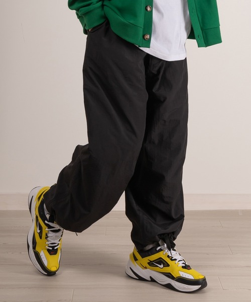 SlashDate(スラッシュデイト)の「ワイドシルエットナイロンカラースノーパンツ/ミリタリーパンツ/パラシュートパンツ/ストリート/ユニセックス(カーゴパンツ・メンズ・グリーン/パープル/ベージュ/イエロー/オレンジ/ブラック/オリーブ/チャコールグレー/オフホワイト・S/M/L)」の17枚目の写真