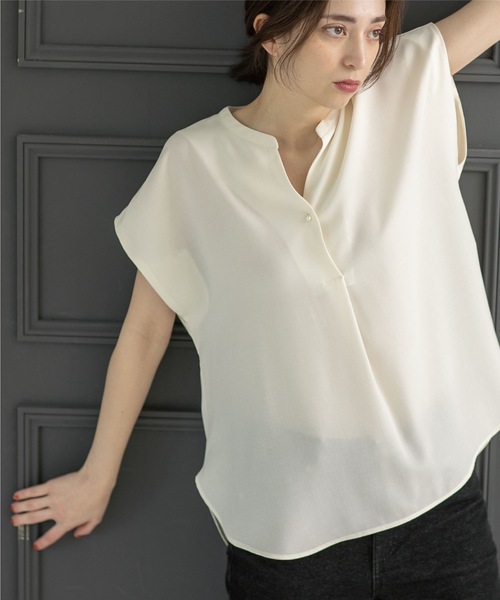 OPAQUE.CLIP(オペークドットクリップ)の「◆≪エマール検証済 洗える≫セットアップ対応 パールボタン スキッパーブラウス【洗濯機洗い可/イージーケア/ストレッチ】(シャツ/ブラウス・レディース・オフホワイト/ブラウン系その他5/ベビーピンク/ブラック/ライトグレー/レンガ/ライトブルー/サンドベージュ・42/34/38/40/36)」の2枚目の写真