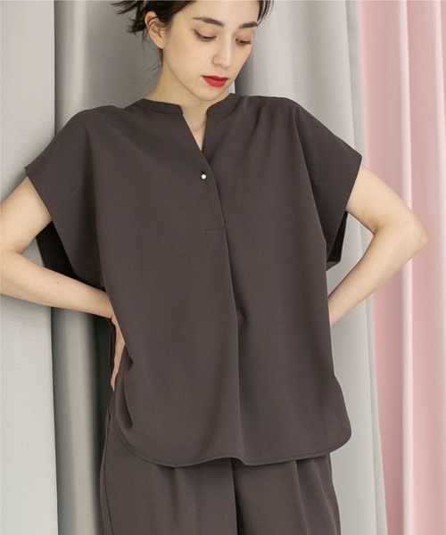 OPAQUE.CLIP(オペークドットクリップ)の「◆≪エマール検証済 洗える≫セットアップ対応 パールボタン スキッパーブラウス【洗濯機洗い可/イージーケア/ストレッチ】(シャツ/ブラウス・レディース・オフホワイト/ブラウン系その他5/ベビーピンク/ブラック/ライトグレー/レンガ/ライトブルー/サンドベージュ・42/34/38/40/36)」の5枚目の写真