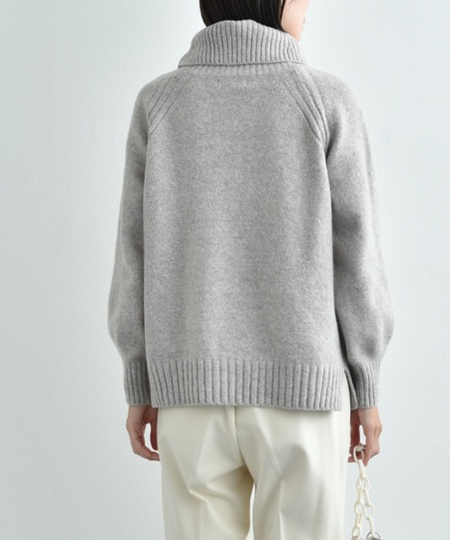 INTERPLANET（インタープラネット）の「７Ｇ天竺オフタートルプルオーバー（ニット/セーター・レディース・モカ/オフホワイト/ネイビー/チャコールグレー/ピンクベージュ・FREE）」の6枚目の写真