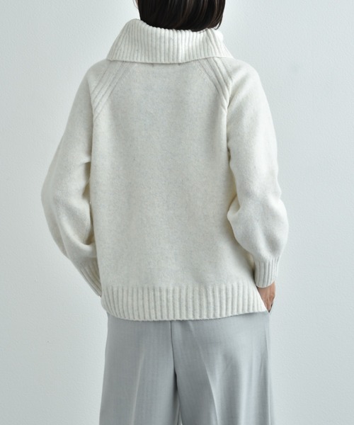 INTERPLANET（インタープラネット）の「７Ｇ天竺オフタートルプルオーバー（ニット/セーター・レディース・モカ/オフホワイト/ネイビー/チャコールグレー/ピンクベージュ・FREE）」の14枚目の写真