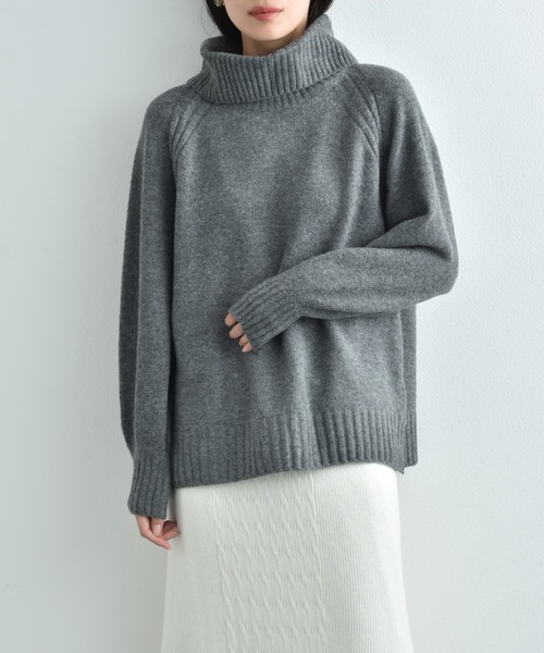 INTERPLANET（インタープラネット）の「７Ｇ天竺オフタートルプルオーバー（ニット/セーター・レディース・モカ/オフホワイト/ネイビー/チャコールグレー/ピンクベージュ・FREE）」の17枚目の写真