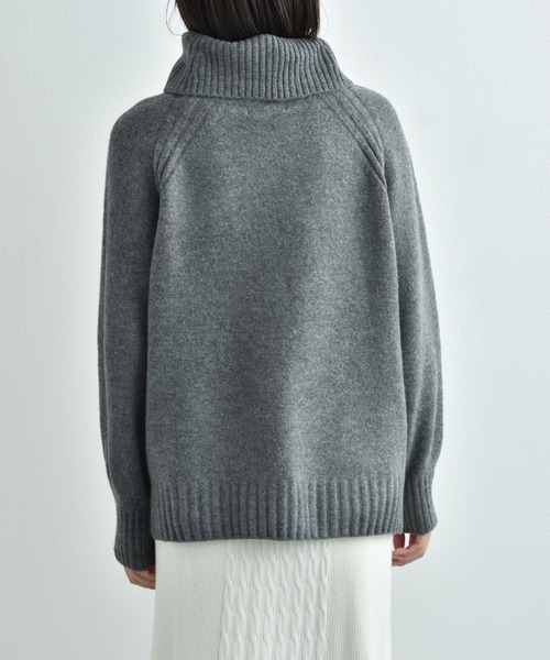 INTERPLANET（インタープラネット）の「７Ｇ天竺オフタートルプルオーバー（ニット/セーター・レディース・モカ/オフホワイト/ネイビー/チャコールグレー/ピンクベージュ・FREE）」の19枚目の写真