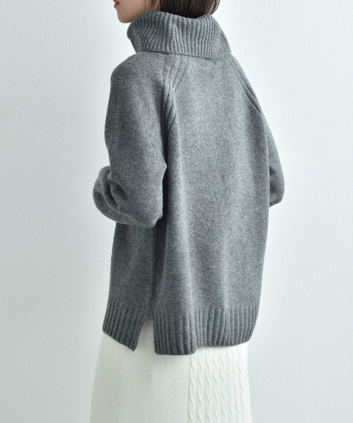 INTERPLANET（インタープラネット）の「７Ｇ天竺オフタートルプルオーバー（ニット/セーター・レディース・モカ/オフホワイト/ネイビー/チャコールグレー/ピンクベージュ・FREE）」の20枚目の写真