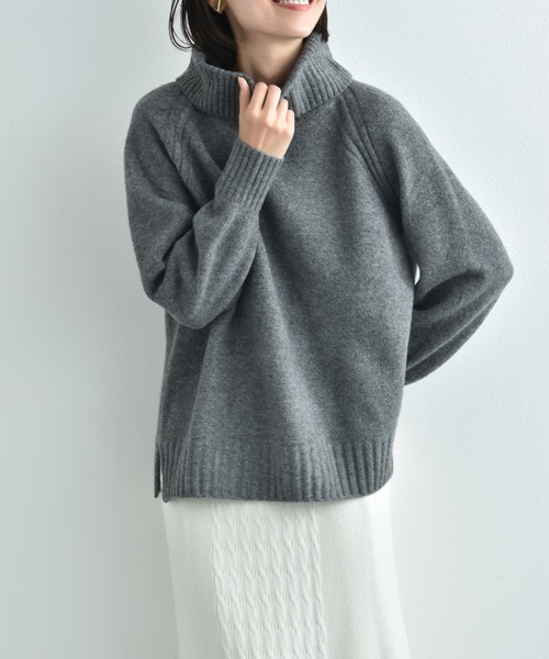 INTERPLANET（インタープラネット）の「７Ｇ天竺オフタートルプルオーバー（ニット/セーター・レディース・モカ/オフホワイト/ネイビー/チャコールグレー/ピンクベージュ・FREE）」の22枚目の写真