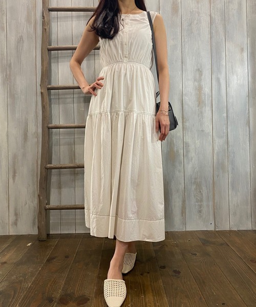 Miscere(ミスケーレ)の「☆ 配色ステッチノースリティアードワンピース W1859(ワンピース・レディース・オフホワイト/ネイビー・FREE)」の1枚目の写真