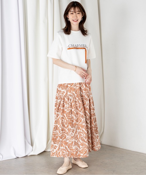 MILLION CARATS（ミリオンカラッツ）の「春夏らしい鮮やかなボタニカル柄が魅力の二段ティアードスカート（スカート・レディース・オレンジ/サックスブルー/ネイビー・FREE）」の6枚目の写真