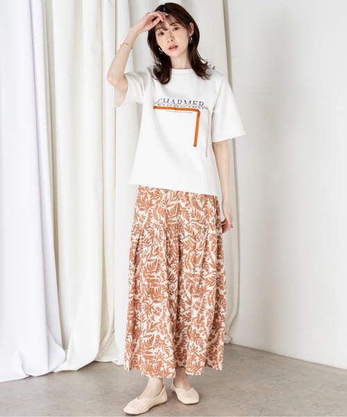 MILLION CARATS（ミリオンカラッツ）の「春夏らしい鮮やかなボタニカル柄が魅力の二段ティアードスカート（スカート・レディース・オレンジ/サックスブルー/ネイビー・FREE）」の8枚目の写真