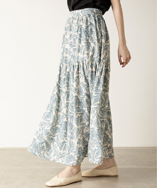 MILLION CARATS（ミリオンカラッツ）の「春夏らしい鮮やかなボタニカル柄が魅力の二段ティアードスカート（スカート・レディース・オレンジ/サックスブルー/ネイビー・FREE）」の10枚目の写真