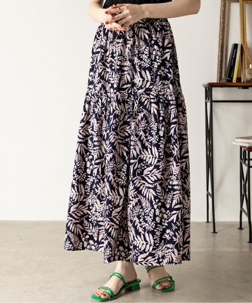 MILLION CARATS（ミリオンカラッツ）の「春夏らしい鮮やかなボタニカル柄が魅力の二段ティアードスカート（スカート・レディース・オレンジ/サックスブルー/ネイビー・FREE）」の21枚目の写真