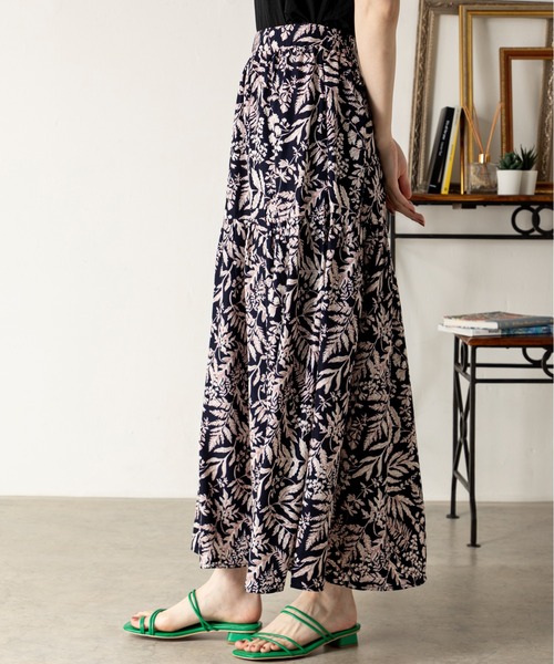 MILLION CARATS（ミリオンカラッツ）の「春夏らしい鮮やかなボタニカル柄が魅力の二段ティアードスカート（スカート・レディース・オレンジ/サックスブルー/ネイビー・FREE）」の22枚目の写真