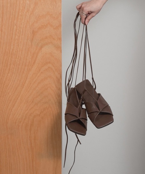 lawgy（ラウジー）の「cross design lace up sandal（サンダル・レディース・ブラウン/ブラック・S/M/L）」の3枚目の写真