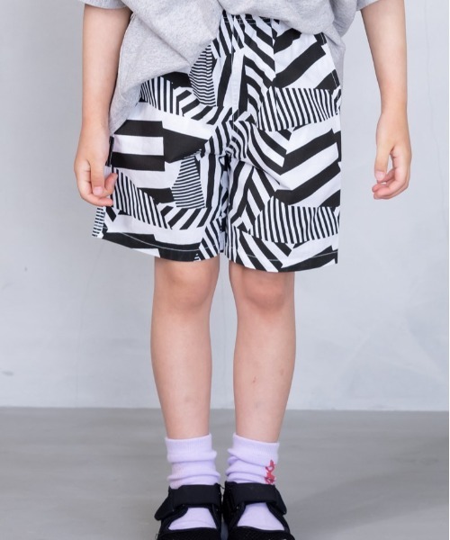 Life Support Products（ライフサポートプロダクツ）の「ポプリンショートパンツ(80～150cm)（その他パンツ・キッズ・エメラルド/イエロー/レッド/ブラック/チャコール/パープル/マルチ/カーキ/レッド系その他/ネイビー・90/140/130/150/120/100/110/95/80）」の2枚目の写真