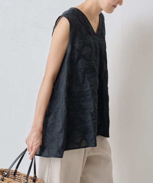 BEARDSLEY（ビアズリー）の「ドットリップルノースリブラウス