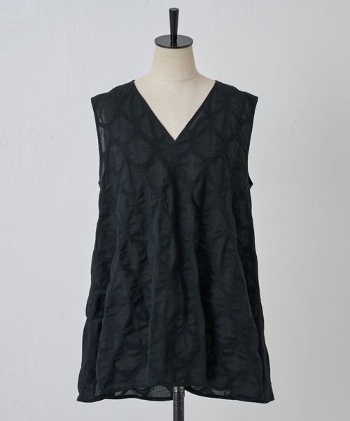 【最終価格】美品　BEARDSLEY ドットリップルノースリブラウス BEARDSLEY ドットリップルノースリブラウス ブラック ビアズリー