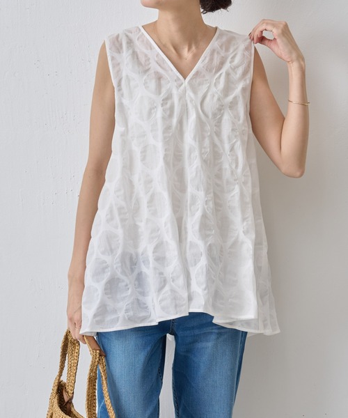 【最終価格】美品　BEARDSLEY ドットリップルノースリブラウス BEARDSLEY（ビアズリー）の「ドットリップルノースリブラウス