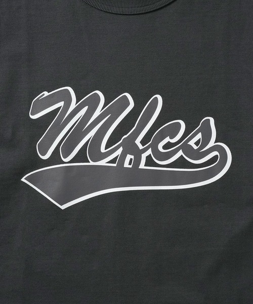 FRUIT OF THE LOOM(フルーツオブザルーム)の「FRUIT OF THE LOOM x MFC STORE MFCS TEAM LOGO S/S TEE(Tシャツ/カットソー・メンズ・チャコール/ホワイト/ブラック・M/L/XL/XXL)」の9枚目の写真