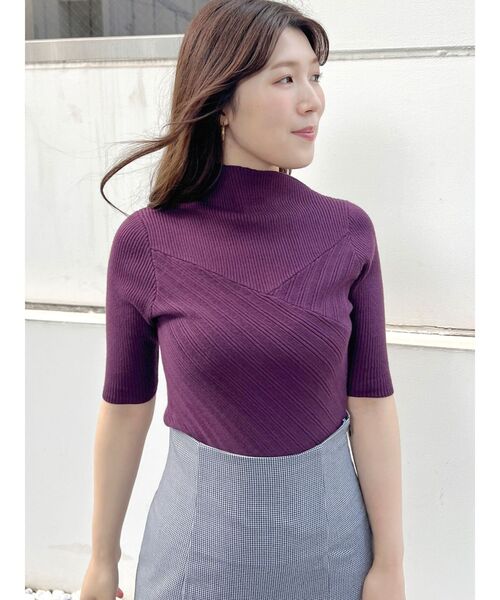 MERCURYDUO(マーキュリーデュオ)の「2WAYアシメネックビスチェ風リブニット(ニット/セーター・レディース・パープル/ダークブラウン/アイボリー/ブラック・FREE)」の4枚目の写真