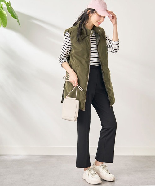 BELLUNA（ベルーナ）の「スタンド衿デザインノンキルト中わたベスト（ベスト・レディース・ブラック/カーキ/ライトベージュ・LARGE/MEDIUM/X-LARGE）」の13枚目の写真