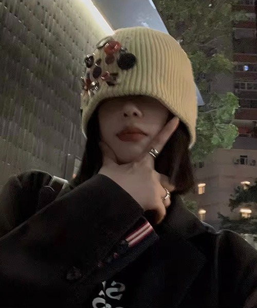 ROOPTOKYO（ループトウキョウ）の「REMAKE KNITCAP リメイク ニットキャップ  ビーニー Y2K（ニットキャップ/ビーニー・レディース・ブラック/ホワイト/モカ/パープル/イエロー/ベージュ/グレー/レッド/グリーン・FREE）」の10枚目の写真