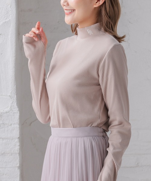 Honeys（ハニーズ）の「サムホール付刺繍ハイネックトップス（Tシャツ