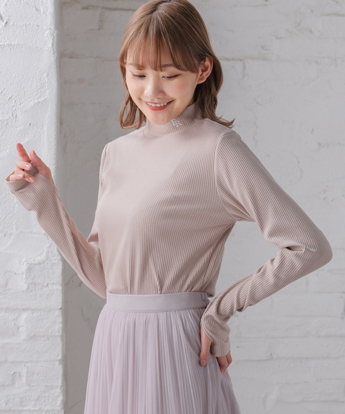 Honeys（ハニーズ）の「サムホール付刺繍ハイネックトップス（Tシャツ