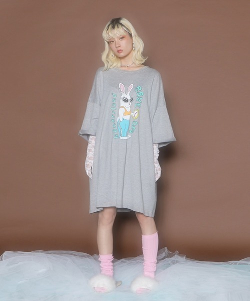 PUNYUS(プニュズ)の「RAVE ON WONDERLANDビッグTシャツ(Tシャツ/カットソー・レディース・ブラック/ホワイト/杢グレー・FREE)」の3枚目の写真