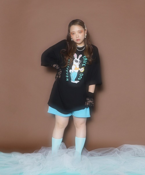 PUNYUS(プニュズ)の「RAVE ON WONDERLANDビッグTシャツ(Tシャツ/カットソー・レディース・ブラック/ホワイト/杢グレー・FREE)」の9枚目の写真