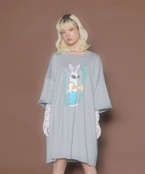 PUNYUS(プニュズ)の「RAVE ON WONDERLANDビッグTシャツ(Tシャツ/カットソー・レディース・ブラック/ホワイト/杢グレー・FREE)」の5枚目の写真