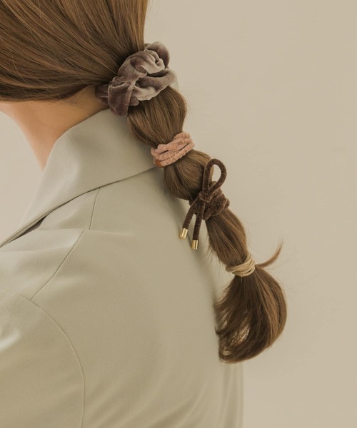 SMELLY(スメリー)の「ベロアゴムセット(ヘアゴム・レディース・ブラック系その他/ベージュ系その他・-)」の1枚目の写真