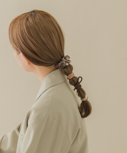 SMELLY(スメリー)の「ベロアゴムセット(ヘアゴム・レディース・ブラック系その他/ベージュ系その他・-)」の5枚目の写真