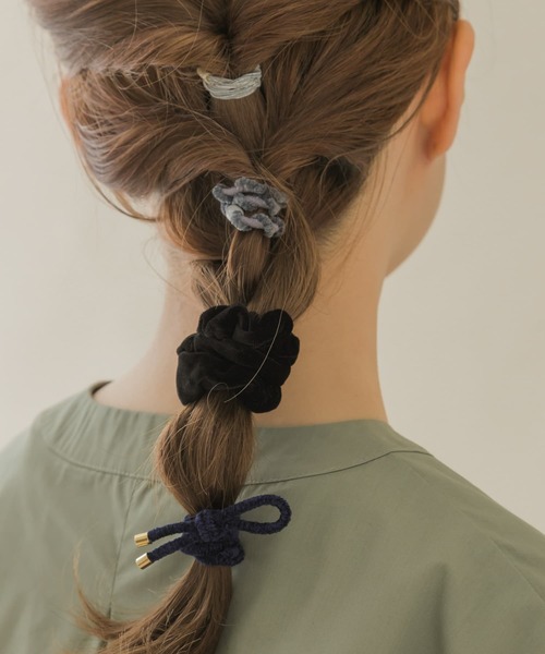 SMELLY(スメリー)の「ベロアゴムセット(ヘアゴム・レディース・ブラック系その他/ベージュ系その他・-)」の6枚目の写真