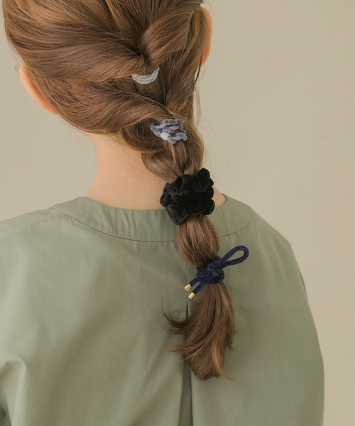 SMELLY(スメリー)の「ベロアゴムセット(ヘアゴム・レディース・ブラック系その他/ベージュ系その他・-)」の7枚目の写真