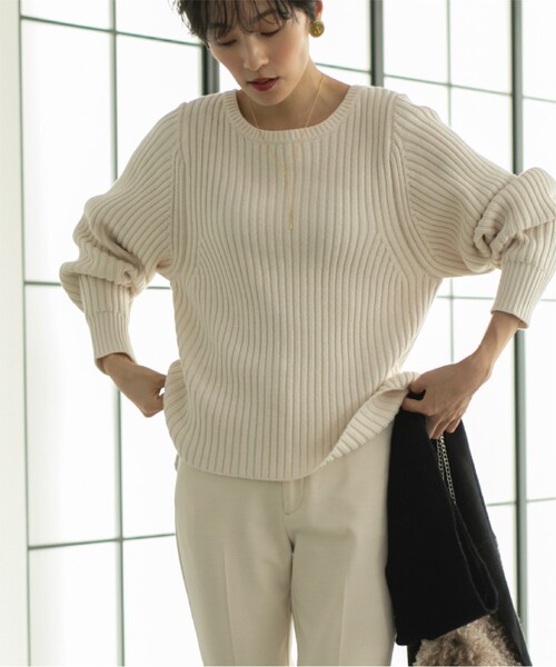 OPAQUE.CLIP（オペークドットクリップ）の「◆ローゲージリブボリュームスリーブニット【洗濯機洗い可】（ニット/セーター・レディース・ピンク系/ホワイト系その他3/オフホワイト/サンドベージュ・36/38/40/42）」の5枚目の写真