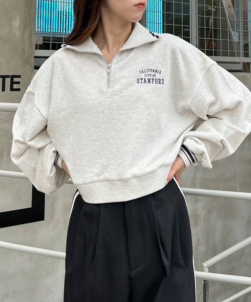 INGNI（イング）の「ハーフジップ胸ロゴライン配色ショートトップス（スウェット・レディース・ブラック/グレー/オートミール/グリーン・M）」の5枚目の写真