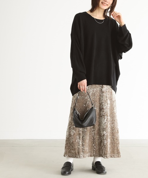 n'OrLABEL(ノアールレーベル)の「カシミヤタッチ変形ドルマンニット(ニット/セーター・レディース・ワイン/グレイッシュベージュ/カーキ/ブラック/グレー/ロイヤルブルー・FREE)」の14枚目の写真