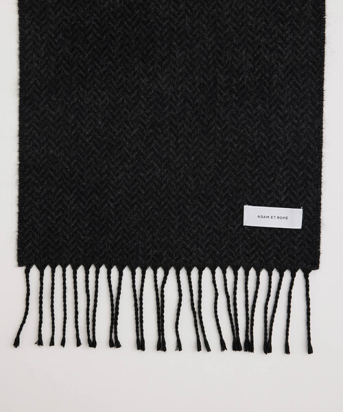 ADAM ET ROPE'（アダムエロペ）の「イタリア製 ヘリンボーン マフラー / ユニセックス（マフラー・メンズ・モスグリーン/ブラック/ネイビー・FREE）」の5枚目の写真