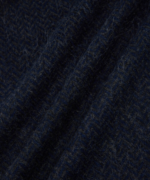 ADAM ET ROPE'（アダムエロペ）の「イタリア製 ヘリンボーン マフラー / ユニセックス（マフラー・メンズ・モスグリーン/ブラック/ネイビー・FREE）」の7枚目の写真