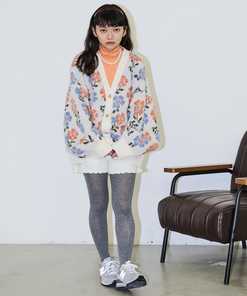 MERLOT（メルロー）の「フラワーカーディガン（ニット/セーター・レディース・イエロー/ブルー・FREE）」の18枚目の写真