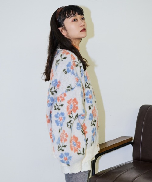 MERLOT（メルロー）の「フラワーカーディガン（ニット/セーター・レディース・イエロー/ブルー・FREE）」の16枚目の写真