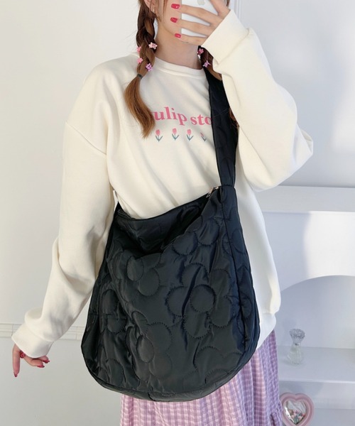 Loueme(ルエム)の「フラワーキルティングショルダーバッグ(ショルダーバッグ・レディース・ピンク/アイボリー/ブラック・FREE)」の1枚目の写真